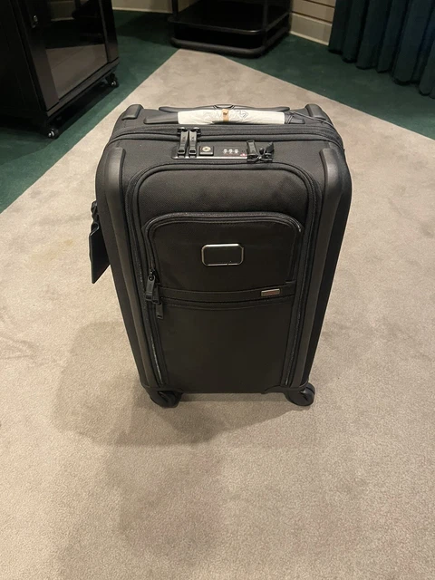 Tumi Alpha 3, 22" Expandable 4 Wheeled Carry-On - Black (1171541041)