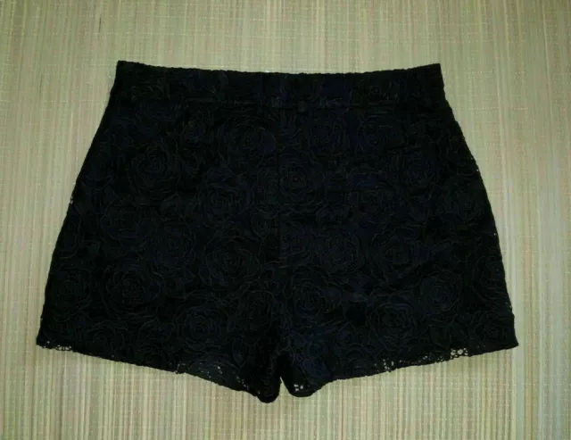 MCQ Alexander McQueen 42 US 6 NWT Black Floral Lace Lined High Rise Shorts 3