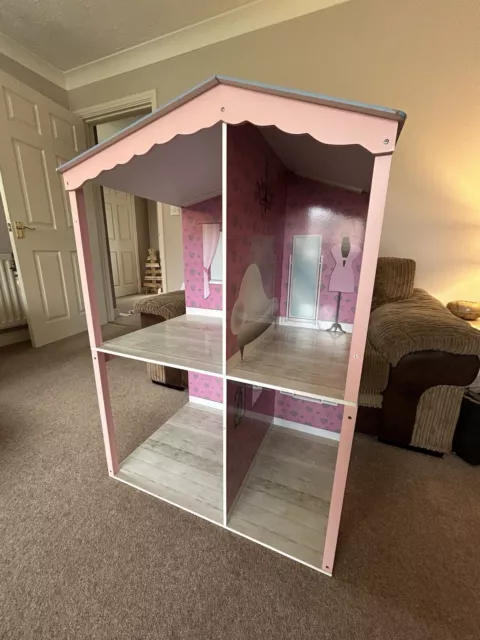 Designer friends house deals