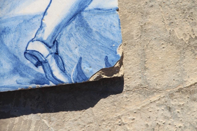 18th Century Blue and White Portuguese Tile depicting a Gentleman Walking 6