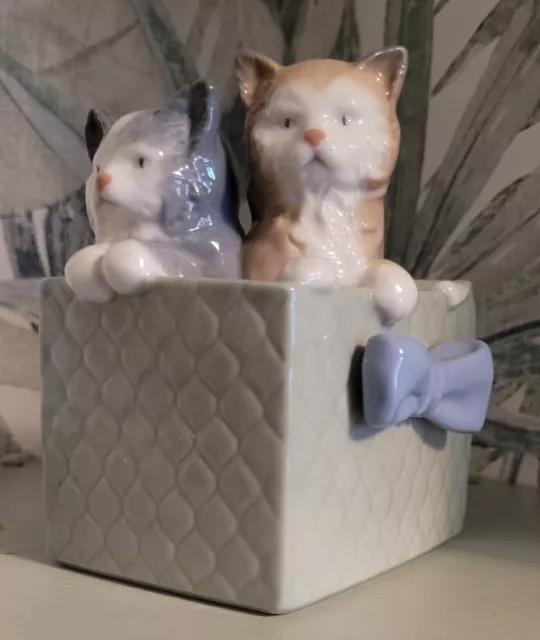 Vintage NAO/LLADRO Porcelain Cats In Box / Basket Figurine #1080