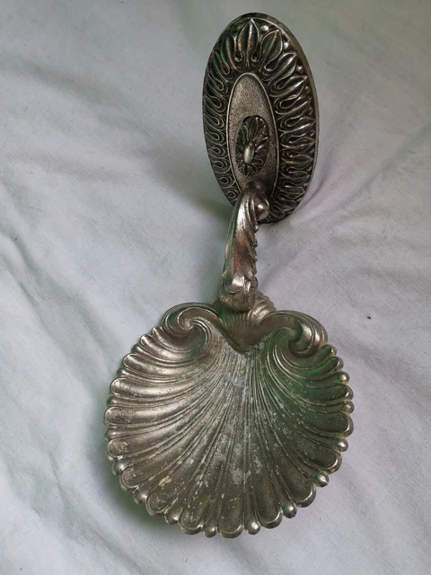 ANCIEN PORTE SAVON en fonte émaillée Blanc Forme coquille EUR 14,00