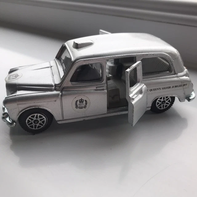 Dinky Toys 241 Austin Taxi Queens Silver Jubilee 1977 Edition Silver