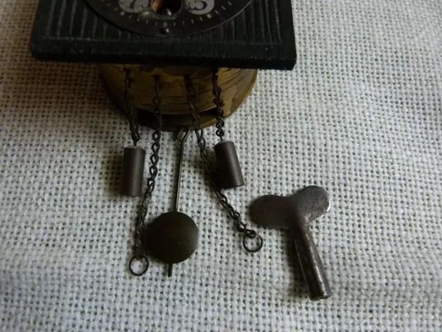 alte kleine Miniaturuhr Bauernuhr Schwarzwalduhr evtl. Wintermantel kompl. läuft 3