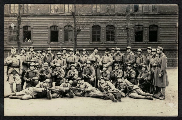 Photo de classe 2eme section 1rg de combat de 1984, 34° Régiment Du Génie - Copains d'avant