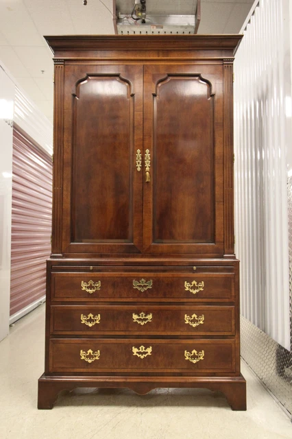 Henredon Aston Court Collection Georgian Banded Burled Armoire