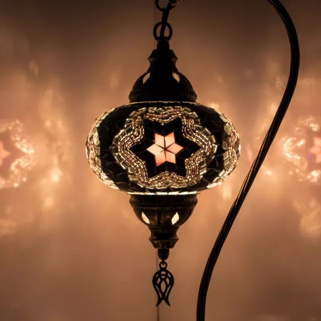 Lampada da tavolo con decorazione natalizia a mosaico, in vetro, forma di uova