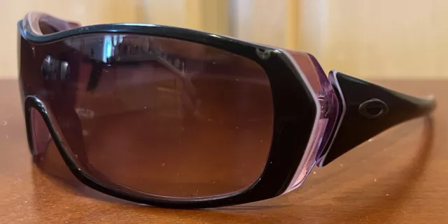 Oakley Riddle Sunglasses Purple /Black Frames Gradient Lens Soft Pouch & Case