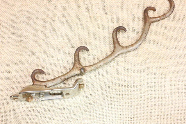 4 Coat Hooks Clothes Hanger Fold Up Arm Old Laundry Bath Vintage 1921 Patent 10