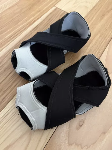 Nike hotsell pilates shoes