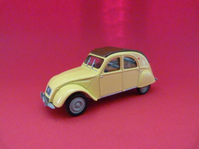 Modèle Réduit Citroën Saxo BIC 2000 - Échelle 1/43 - Universal Hobbies - Occasion