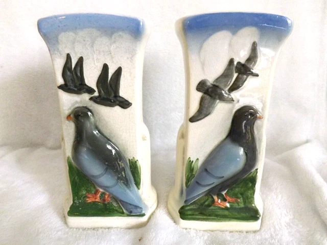 Paire de Vases en barbotine de Sarreguemines - décore de oiseaux signé