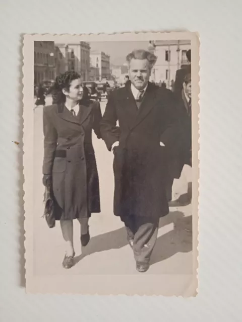 Couple Walking at the Streets Athens Vintage Old Photo Snapshot GREECE Foto Tzal