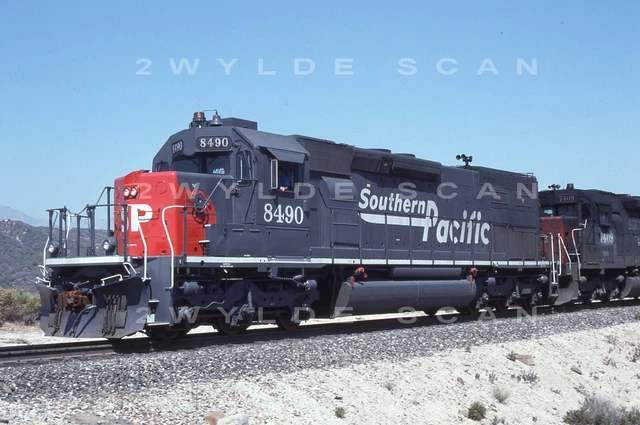 ORIG SLIDE Southern Pacific 8490 SD40T-2 frische Farbe Geschwindigkeit Schriftzug Cajon 1993