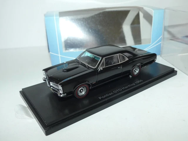Miniature Auto World 1/18 – Dodge Charger Hardtop 1966 – Vert Sombre – Neuf