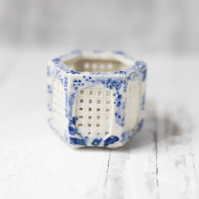 Chinese Blue White Reticulated Cricket Cage Brush Vase Inkwell Sake Stand 2.25"