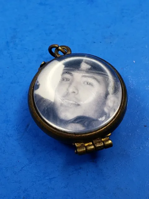 Locket Picture Photo Pendent Magnification Bubble Lucite Double Sided Hinged