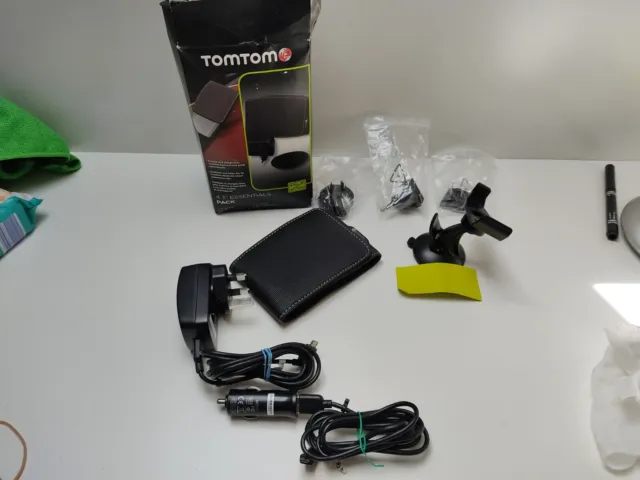 TomTom Kit 4,3 Zoll 4,3"" USB Home Ladegerät Auto Kabel Windschutzscheibe Halterung Tragetasche