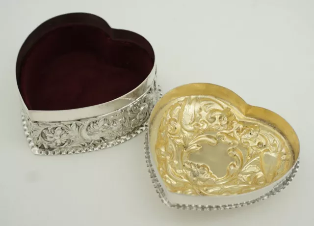 Bellissima scatola a forma di cuore dorato argento vittoriano foderata in velluto, Comyns London 1893