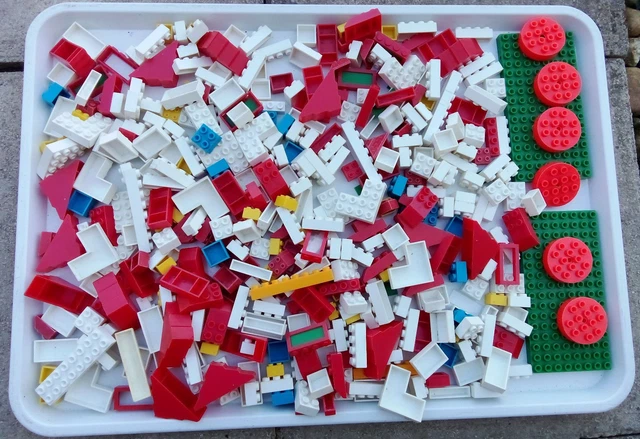 3 Jouets anciens - 80 briques avec personnages et roues