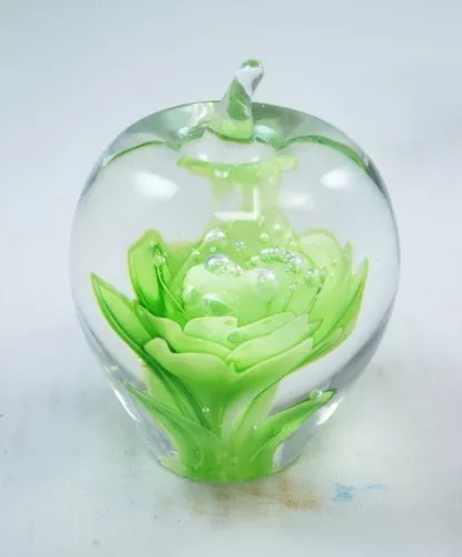 M Design Art Glass Green Plant in Clear Apple Paperweight PW-712 [Kitchen]