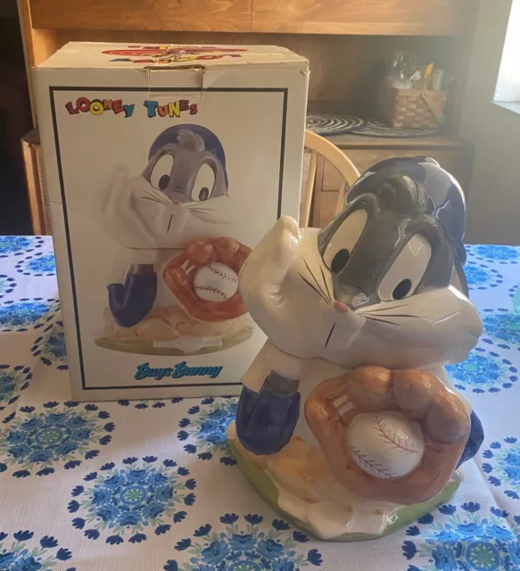 Vintage 1993 Warner Brothers Ceramic Looney Tunes BUGS BUNNY Baseball Cookie Jar