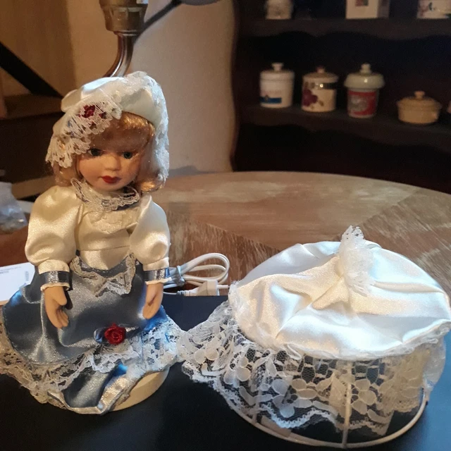 Lampe 2 personnages porcelaine | Puces Privées