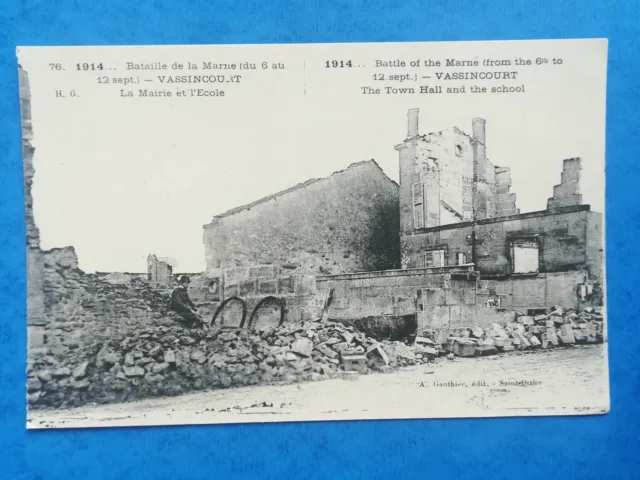 vd131 CPA WW1 Ruines - Vassincourt - école et Mairie - animée