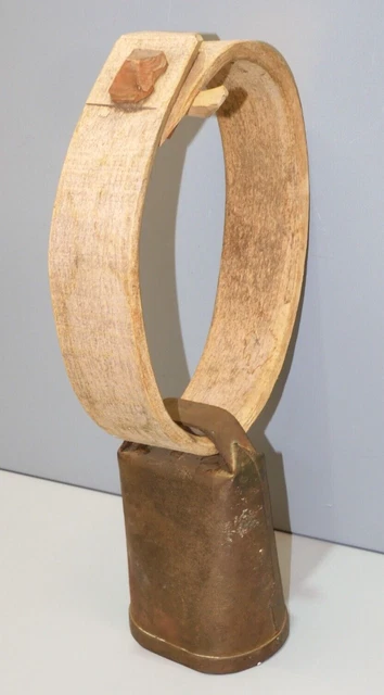 Belle Cloche Ancienne En Cuivre Pour Chèvre Ou Brebis – Collier En Bois & Battant En Os – Pièce D'Art Populaire Français