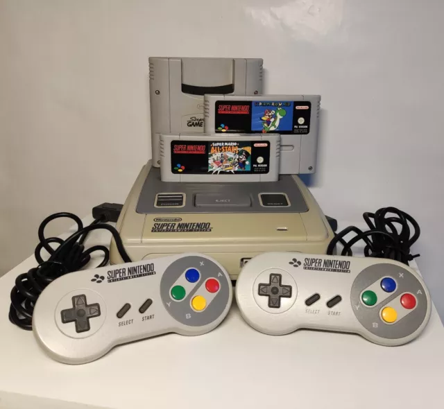 Super Nintendo - SNES Konsole, 2 Controller mit Mario, Yoshis Island Top