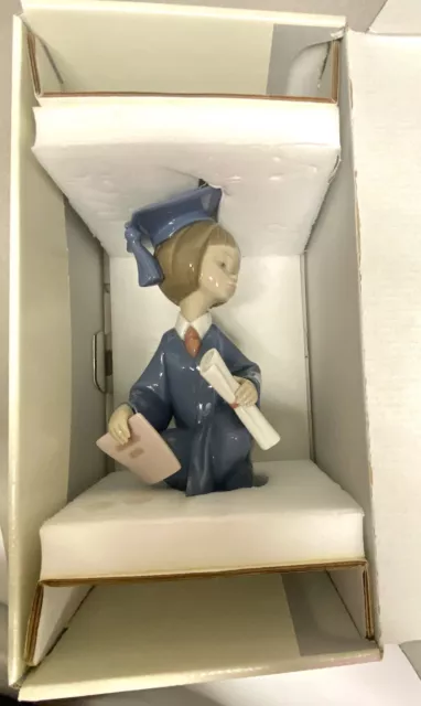 VINTAGE Lladro Porcelain Girl Figurine Commencement - Graduate #6270, Spain