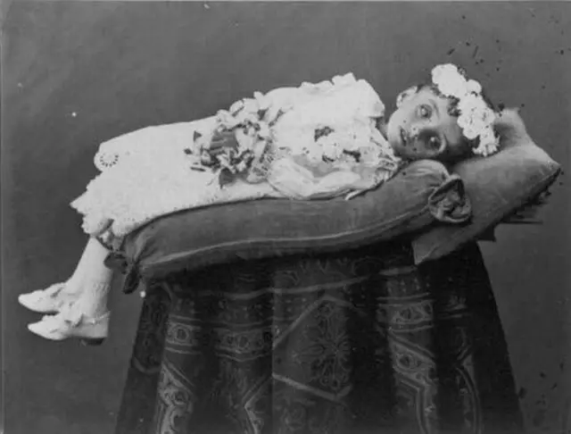 Antique Post Mortem Child Funeral Photo 948b Oddleys Strange & Bizarre