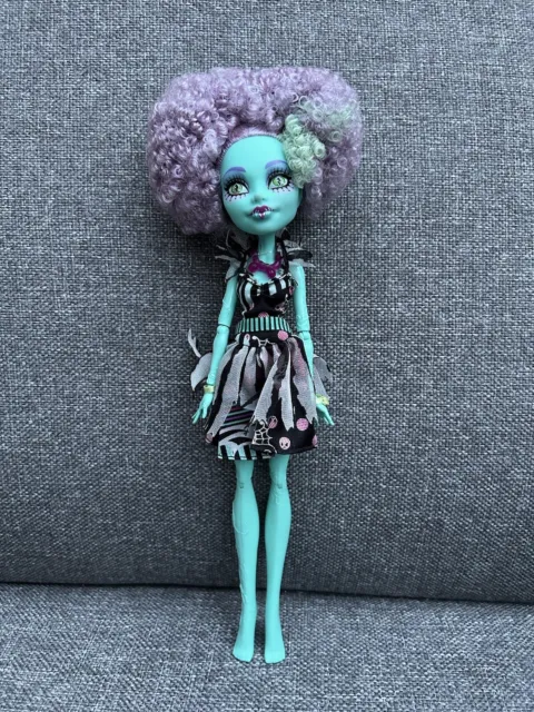 Mattel Monster High Doll Honey Swamp Freak Du Chic