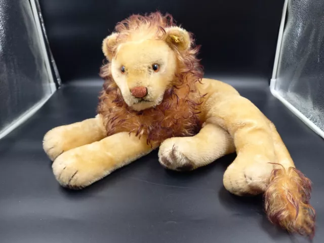 Steiff Löwe Leo liegend ca. 1970 um 40cm groß mit Knopf und Fahne 810/35