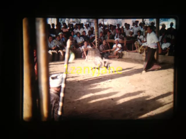 3V10 VINTAGE Photo 35mm Slide BALI NATIVES CROWDED AROUND DEMONSTRATION IN BALI