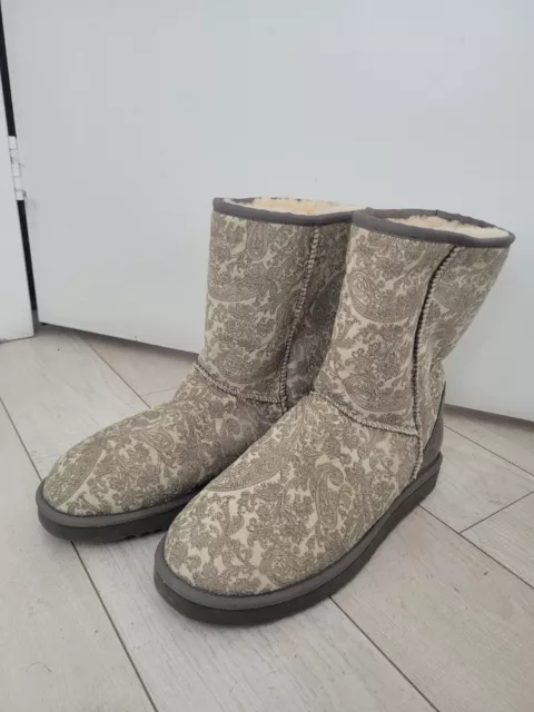 UGG Australia Classic Short Paisley Sand Boots Size W11 Sheepskin