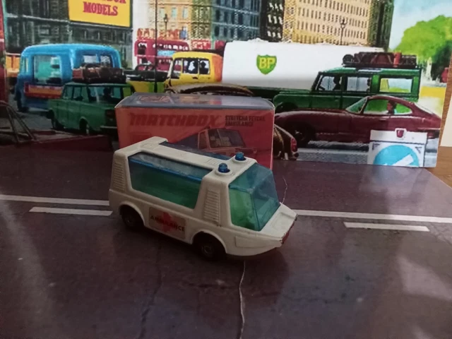 MATCHBOX N°46 STRECHA Fetcha Ambulance Avec Boite D'origine EUR 16,99