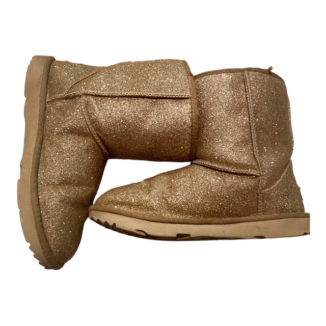 UGG Classic Short II Gold Glitter Boots 1111852K Kids Girls Youth Size 5 UGG Classic Short II Gold Glitter Boots 1111852K Kids Girls Youth Size 5