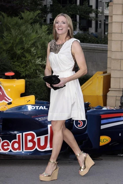Gabby Logan 8x10 Photo Beautiful Picture Amazing Quality #20