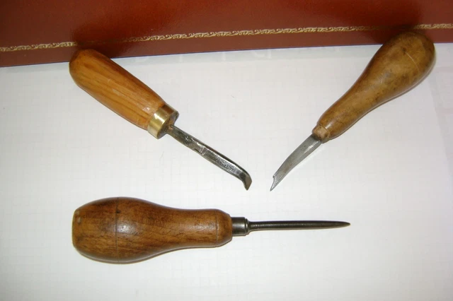 N°130) Old Tool / Outil Ancien / Cordonnier / Bourrelier / Étival