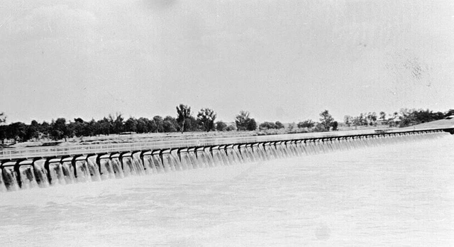 Weir & Bridge Across the Murray River Mildura Victoria ca 1925 OLD PHOTO