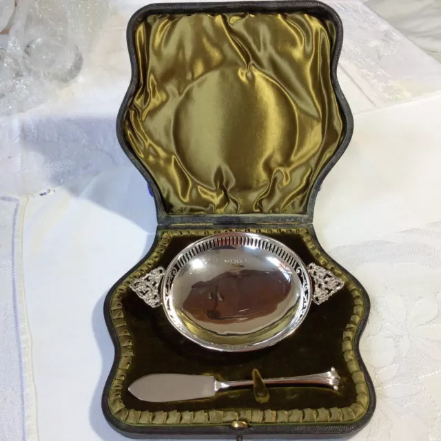 1902 Solid Silver Butter Dish & Butter Knife by Josiah Williams & Co. 77.82g.