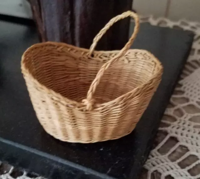 Very Nice Fine Vintage Miniature Collectable Dollhouse Cradle Basket 2 5/8" L