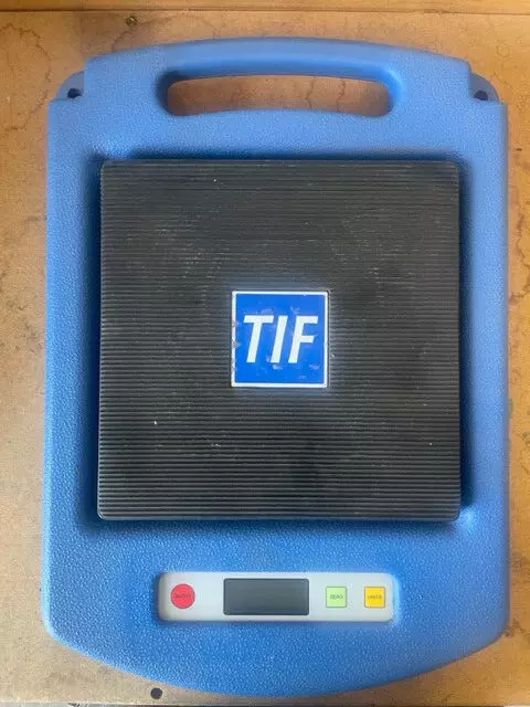 TIF 9030 Electronic Refrigerant Scale with case