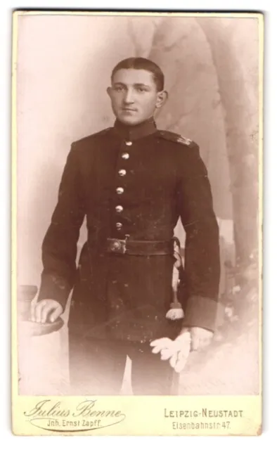 Fotografie Julius Benne, Leipzig, Eisenbahnstr, 47, Portrait sächsischer Soldat