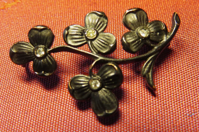 Broche De Deuil Ancienne En Lucite à Inclusion Fleurs - Style Art Déco - Occasion En Très Bon état