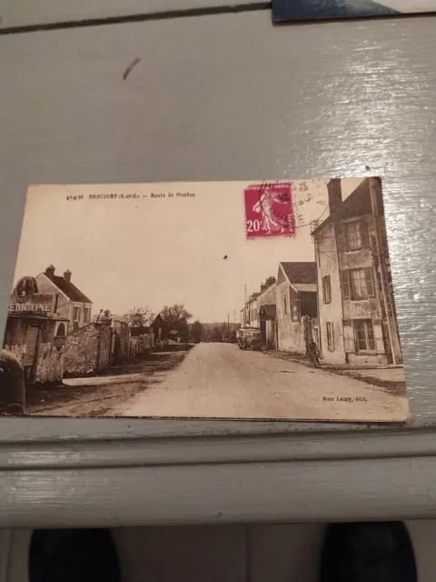 CPA Drocourt Yvelines Seine et Oise route de Mantes animé autocar 1936