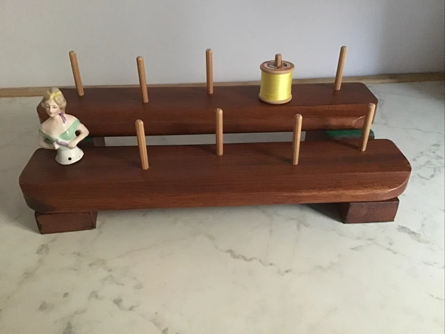 Estante de almacenamiento de media muñeca/carretes de algodón de porcelana de madera de dos niveles