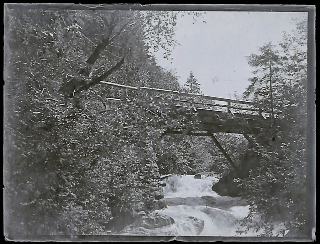 Plaque verre photo ancienne négatif noir et blanc 4x6 cm pont rivière paysage