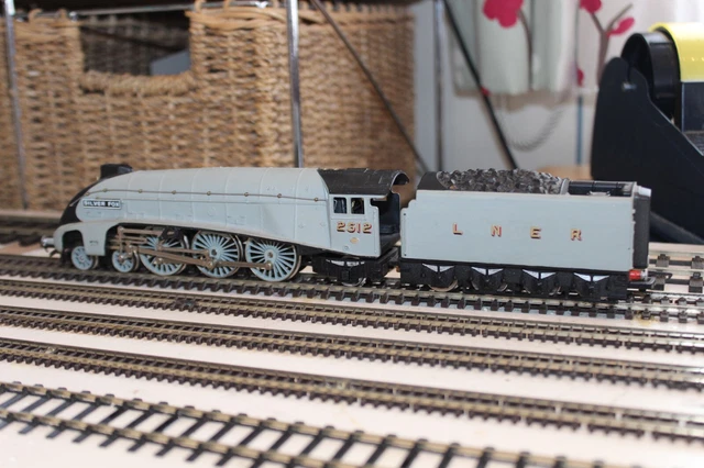 HORNBY LNER CLASS A4 Steam Locomotive OO Gauge 'SILVER FOX' £54.00 ...